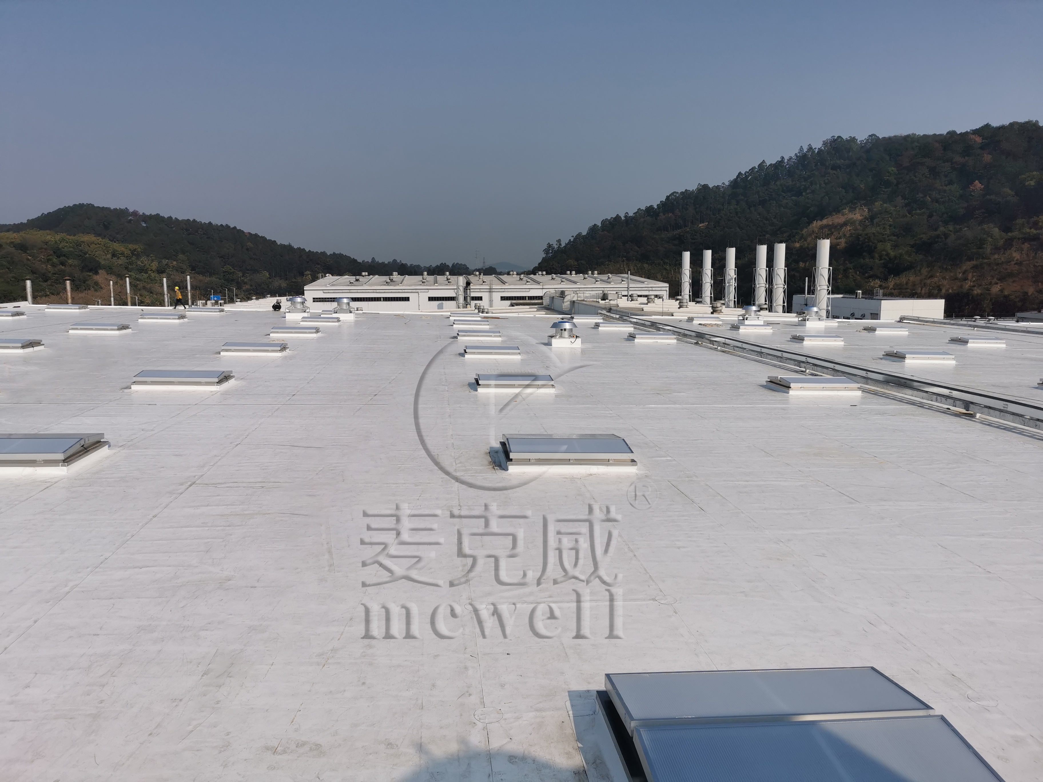 廣州風(fēng)神汽車鑄造車間2期（赤坭工廠）—廣州C1ST三角型電動(dòng)采光排煙天窗